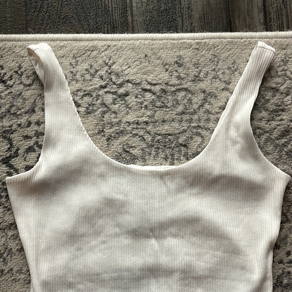 NWT H & M white scoop neck bodysuit tank - Picture 2 of 7